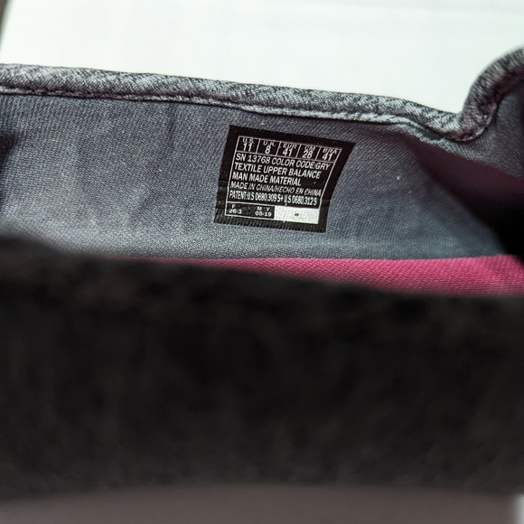 Like new Sketchers memory foam slip on sneakers walking shoes size 11 - Picture 4 of 4